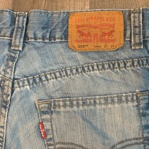 505 straight legged levi jeans